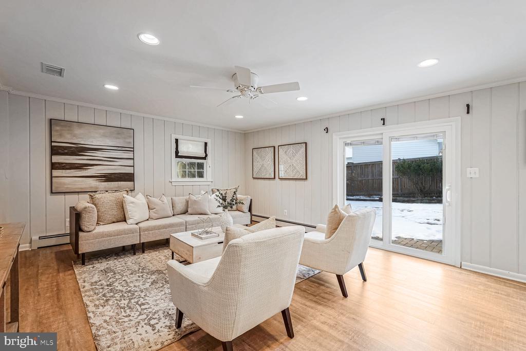 2432 Caron Ln