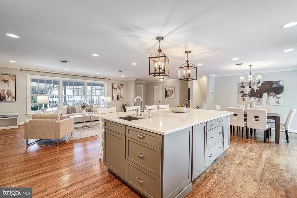 2432 Caron Ln
