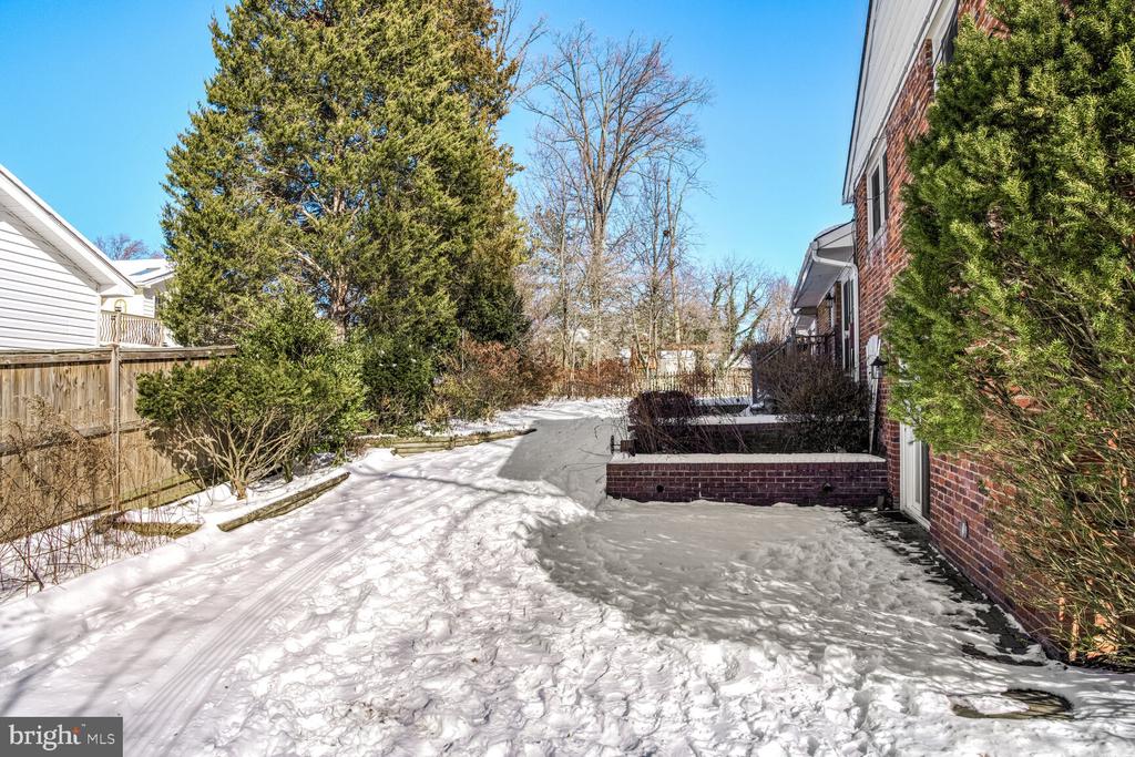 2432 Caron Ln