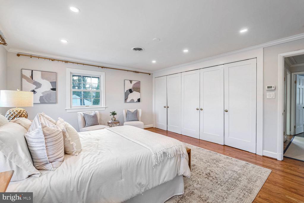 2432 Caron Ln