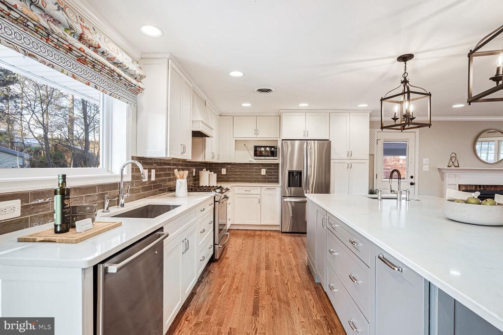 2432 Caron Ln