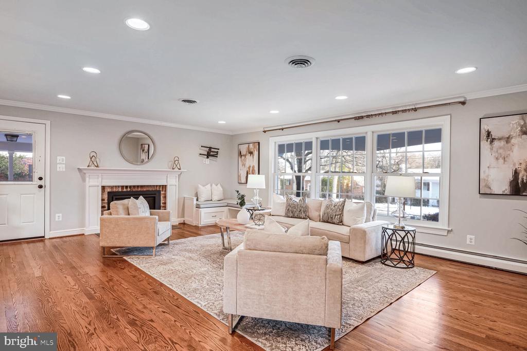 2432 Caron Ln