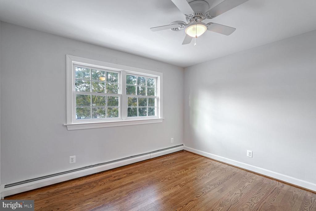 2432 Caron Ln