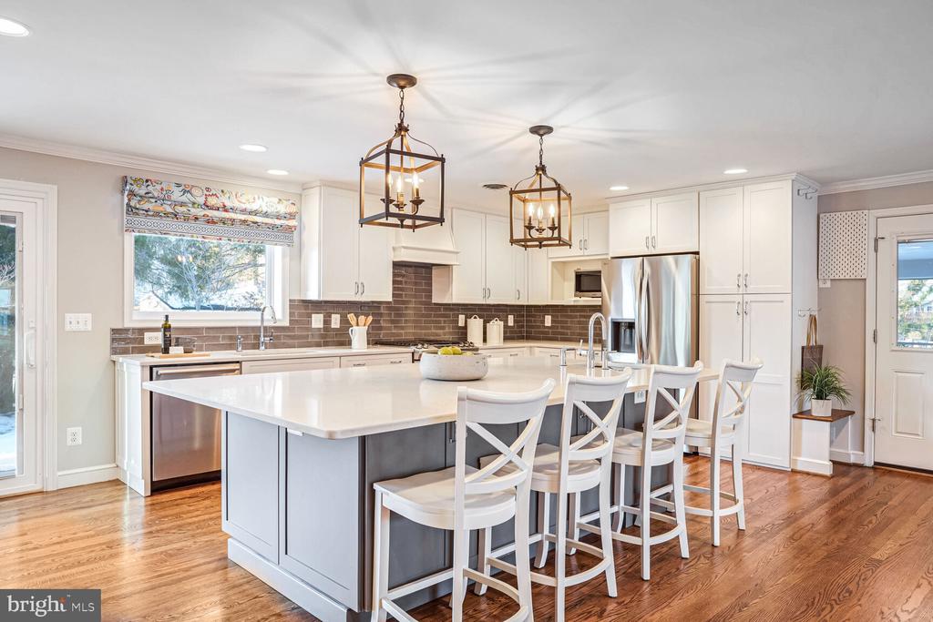 2432 Caron Ln