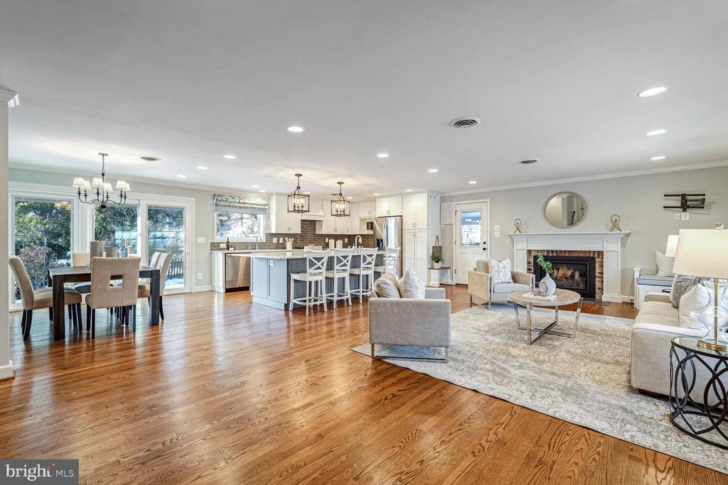 2432 Caron Ln