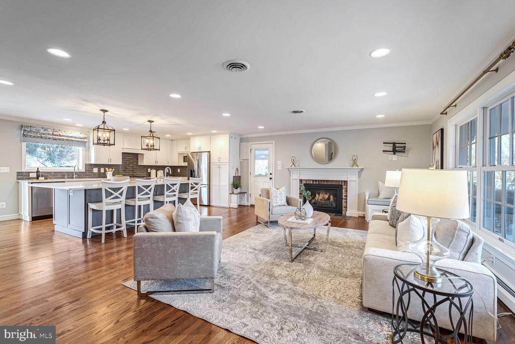 2432 Caron Ln