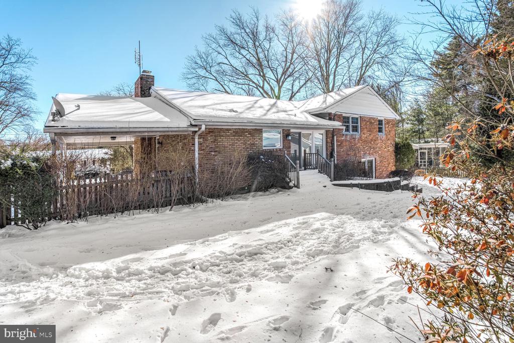 2432 Caron Ln