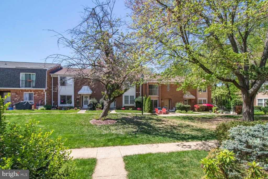 3697 Persimmon Cir