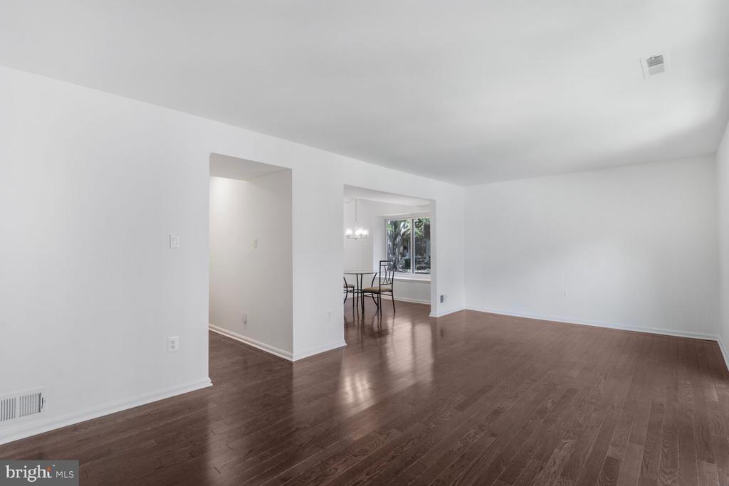 3697 Persimmon Cir