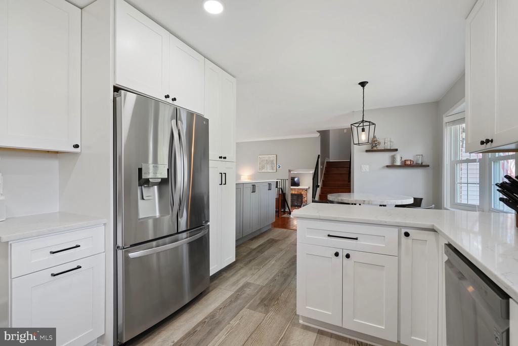 9615 Lincolnwood Dr