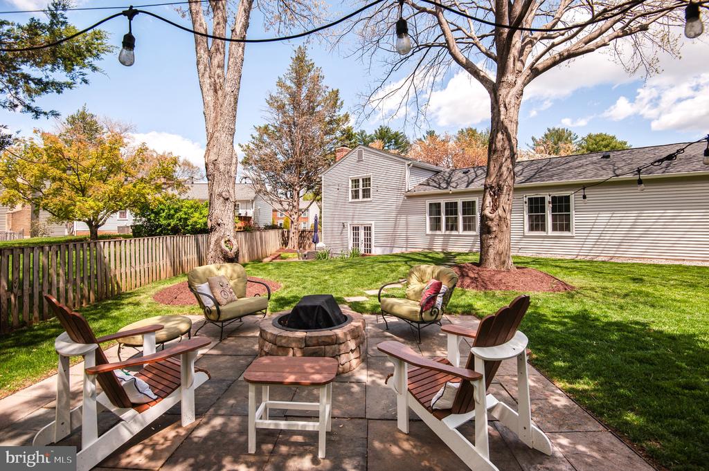 9615 Lincolnwood Dr