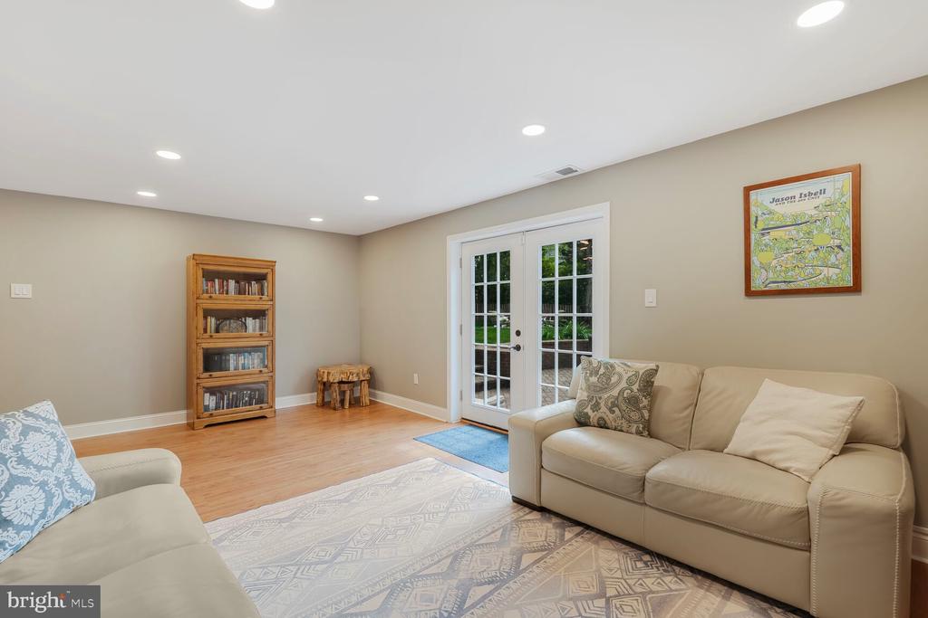 9615 Lincolnwood Dr