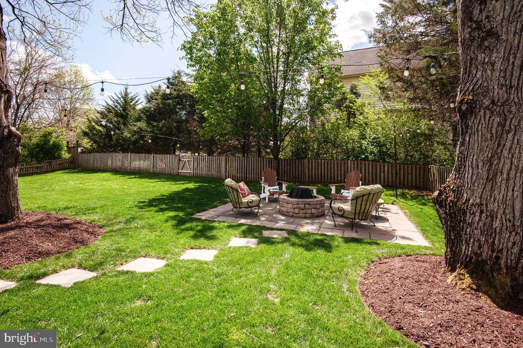 9615 Lincolnwood Dr