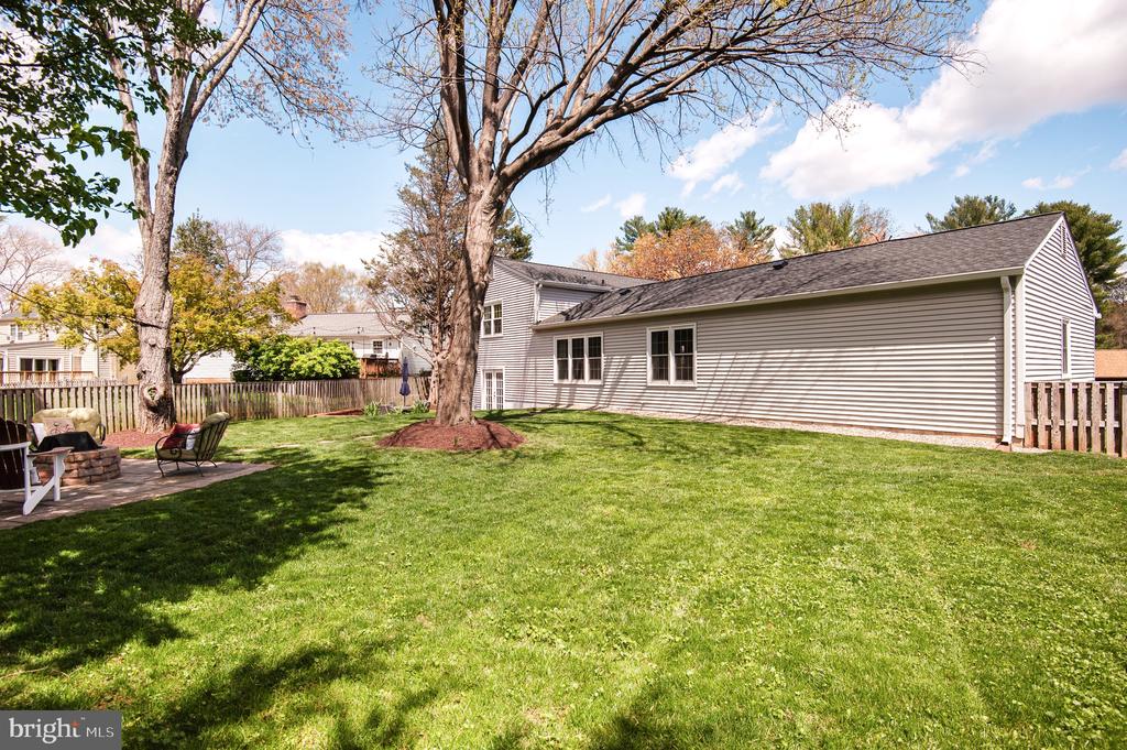 9615 Lincolnwood Dr
