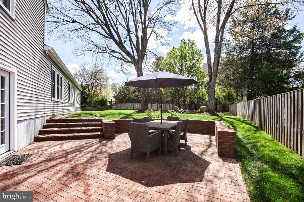 9615 Lincolnwood Dr