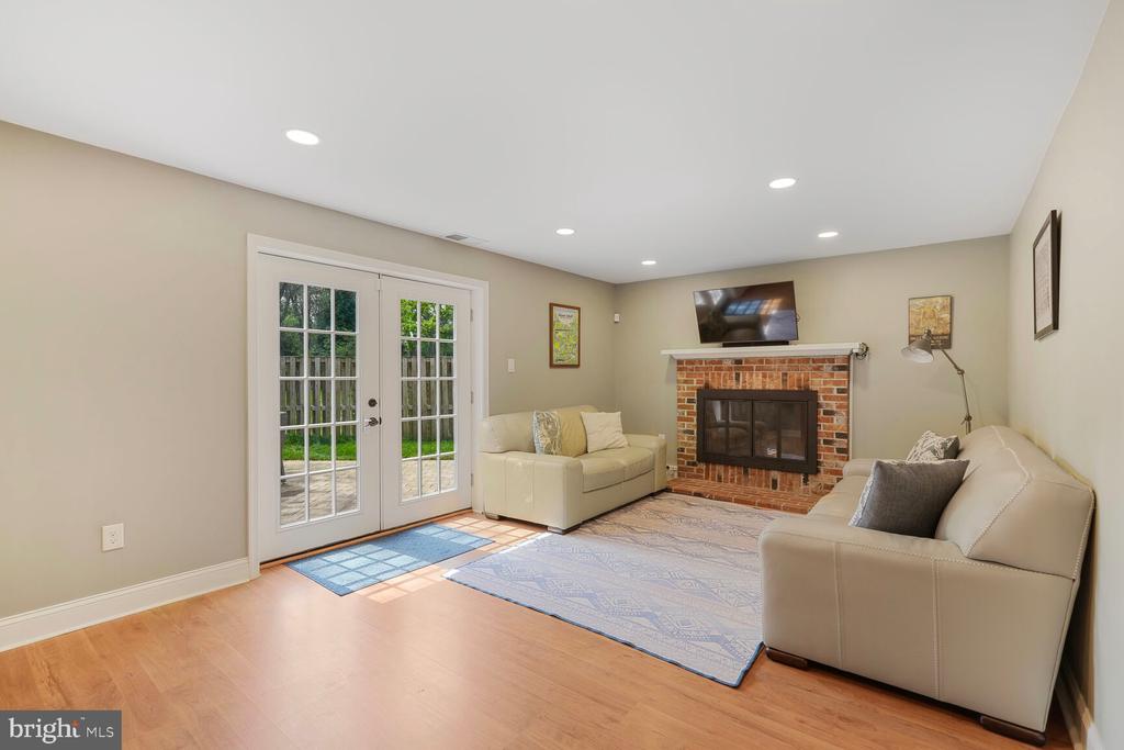 9615 Lincolnwood Dr