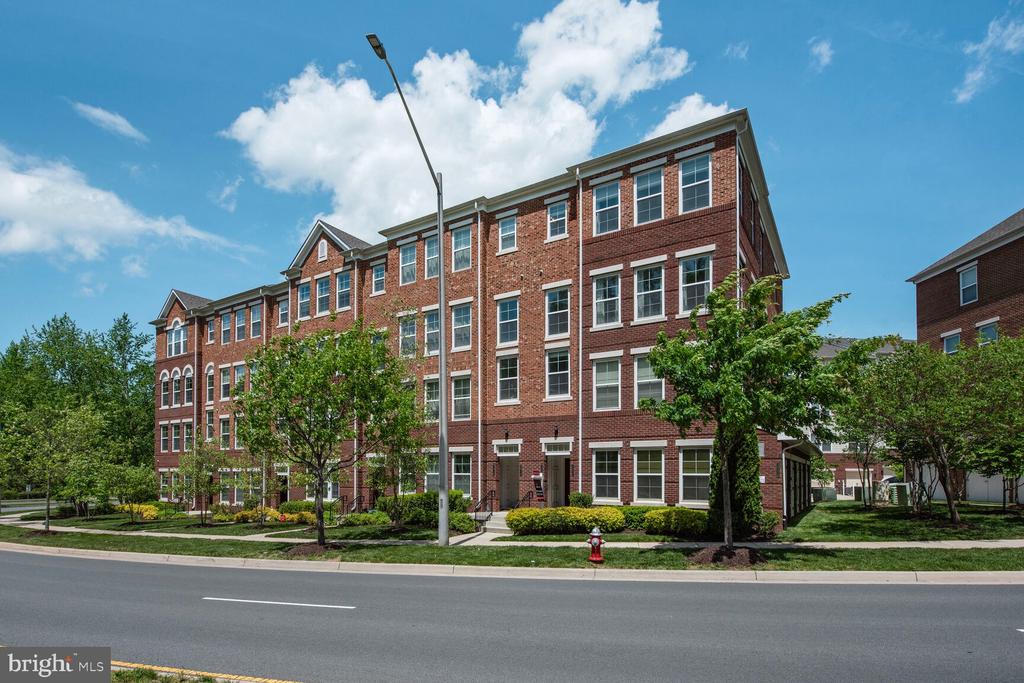 3020 Rittenhouse Cir
