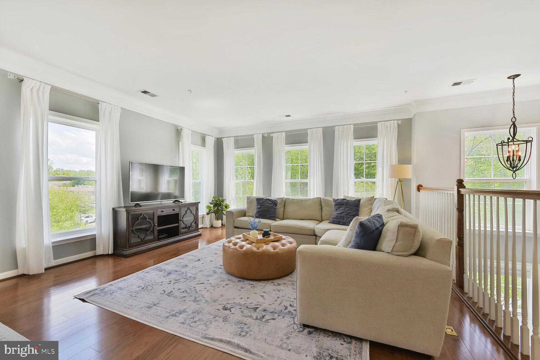 3020 Rittenhouse Cir