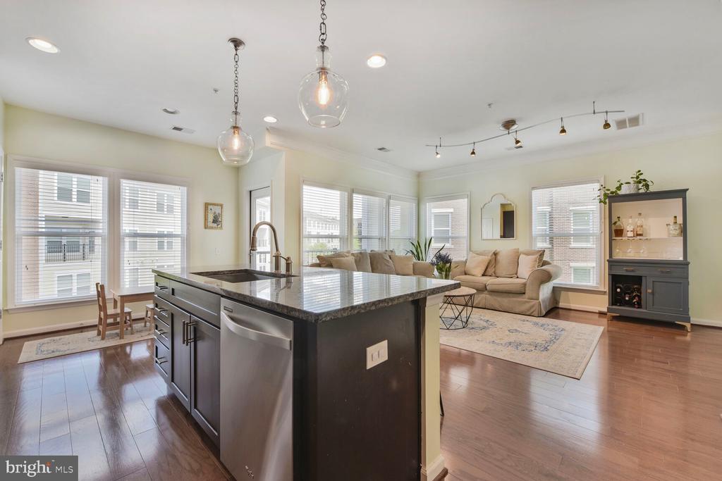 3020 Rittenhouse Cir