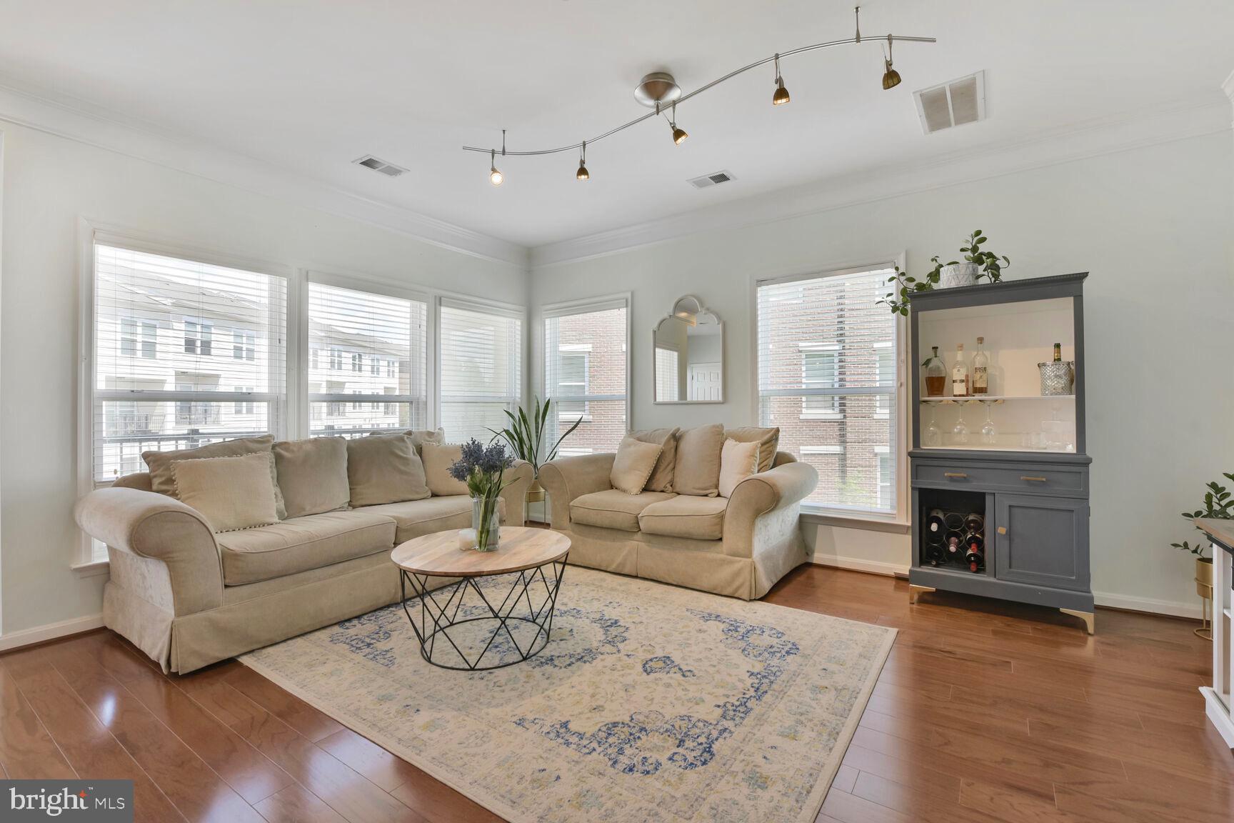 3020 Rittenhouse Cir