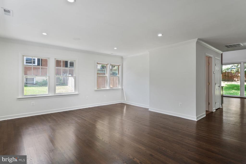 6106 Houston Ct