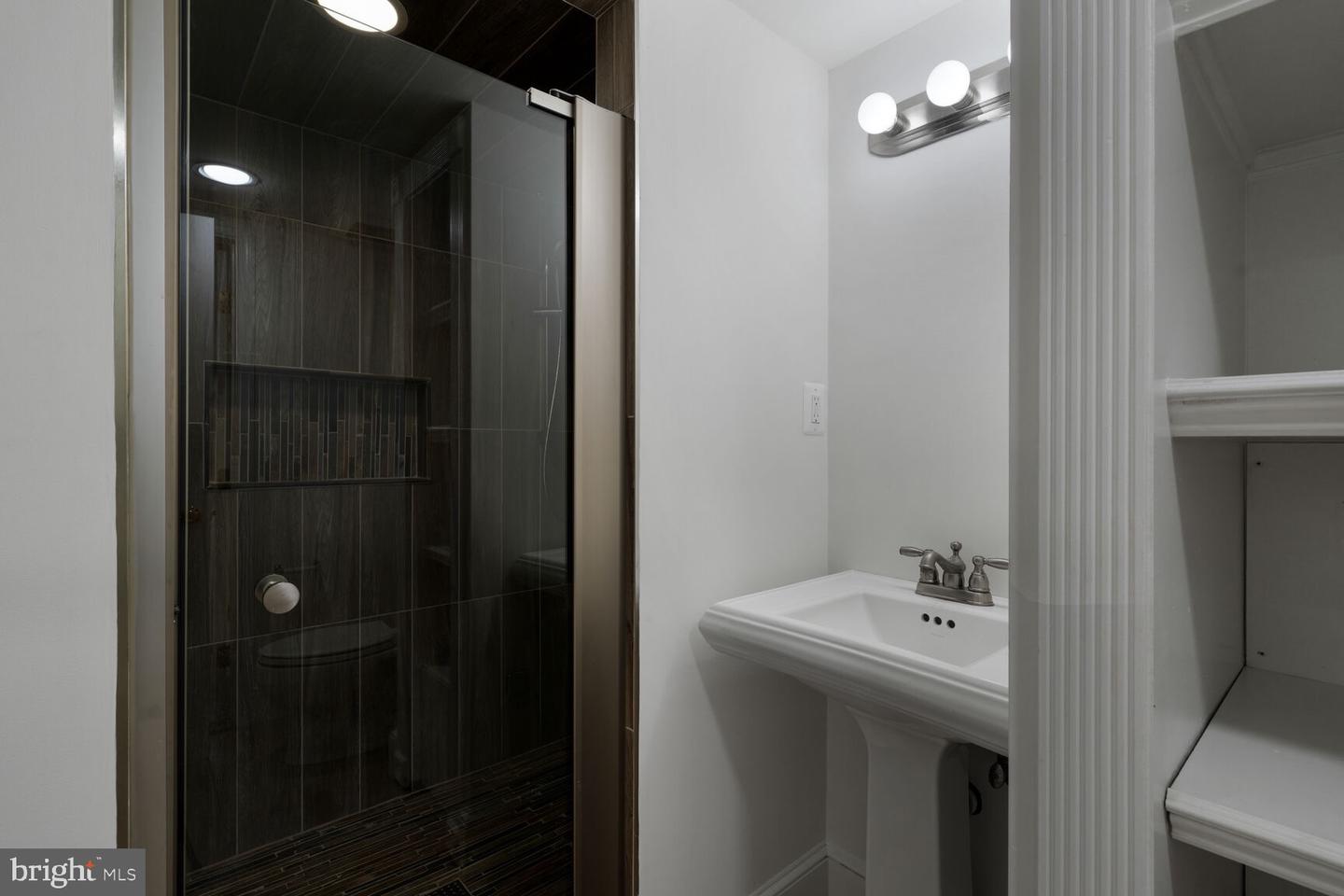 6106 Houston Ct