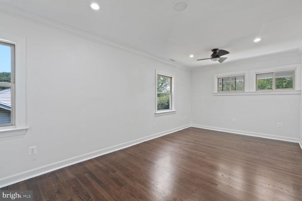 6106 Houston Ct