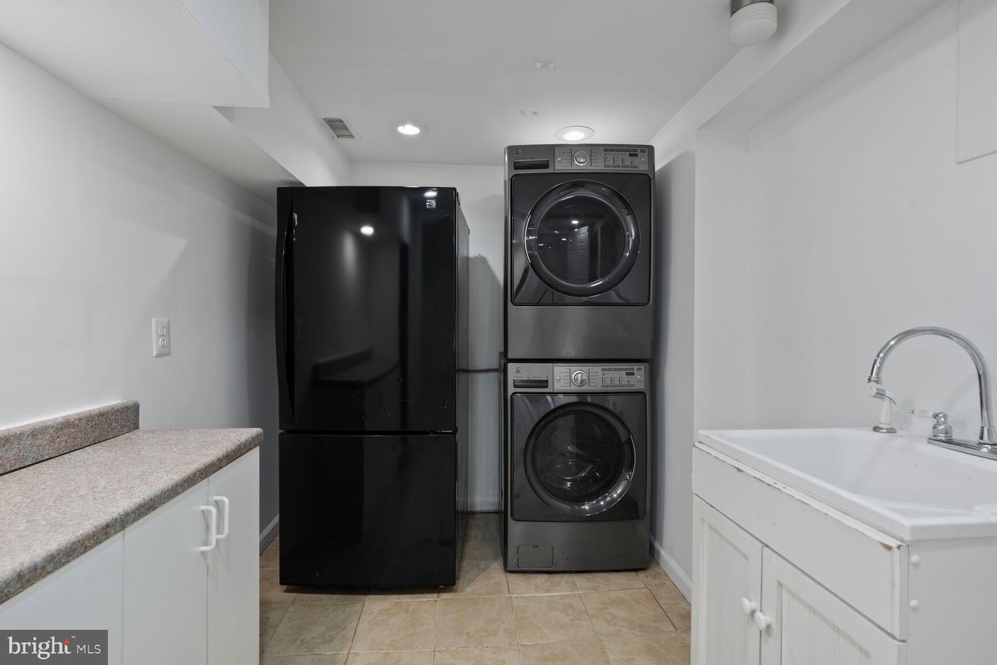6106 Houston Ct