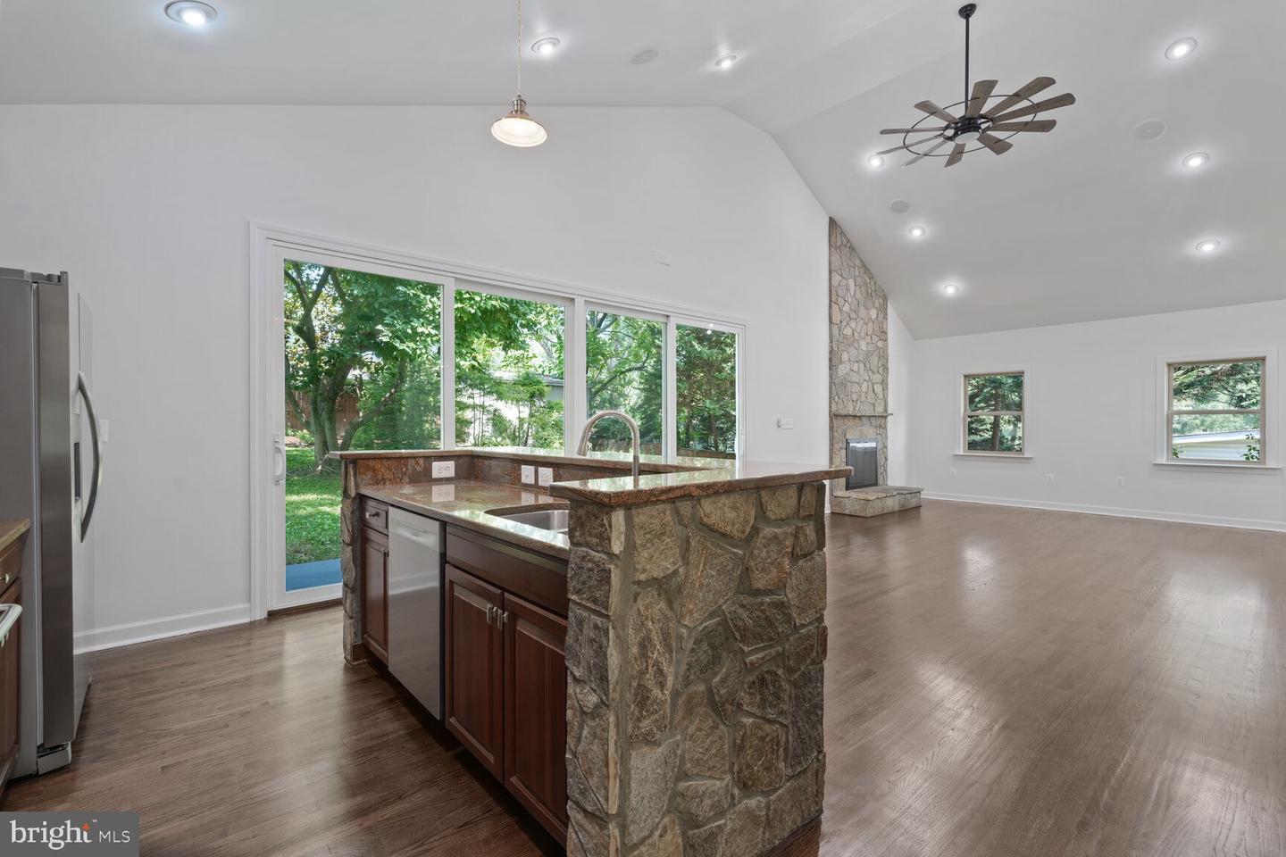 6106 Houston Ct