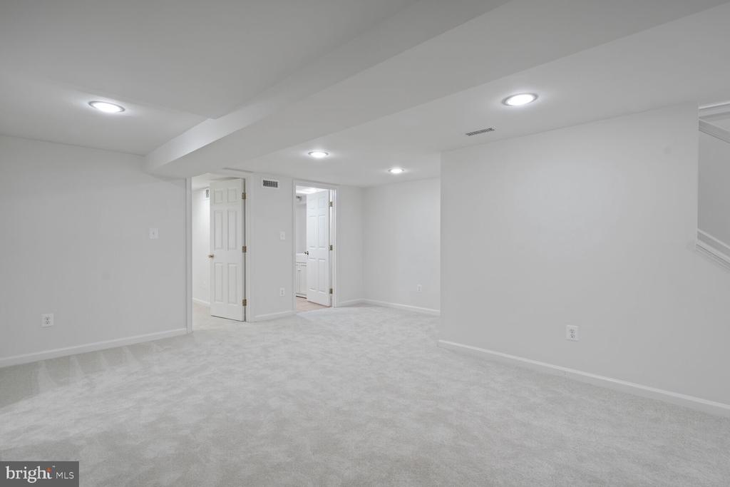 6106 Houston Ct