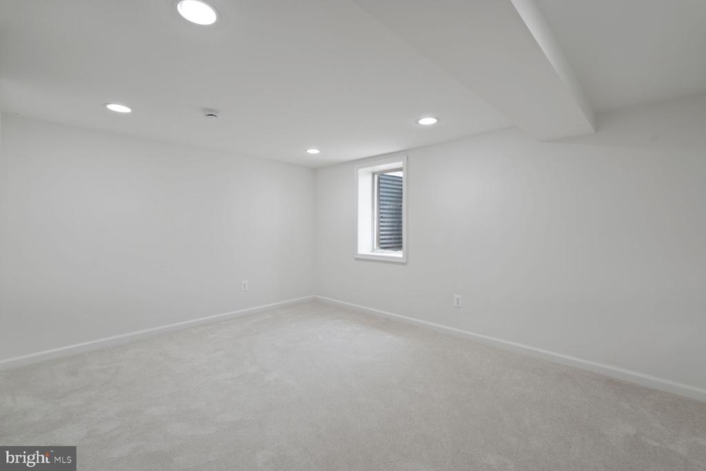 6106 Houston Ct