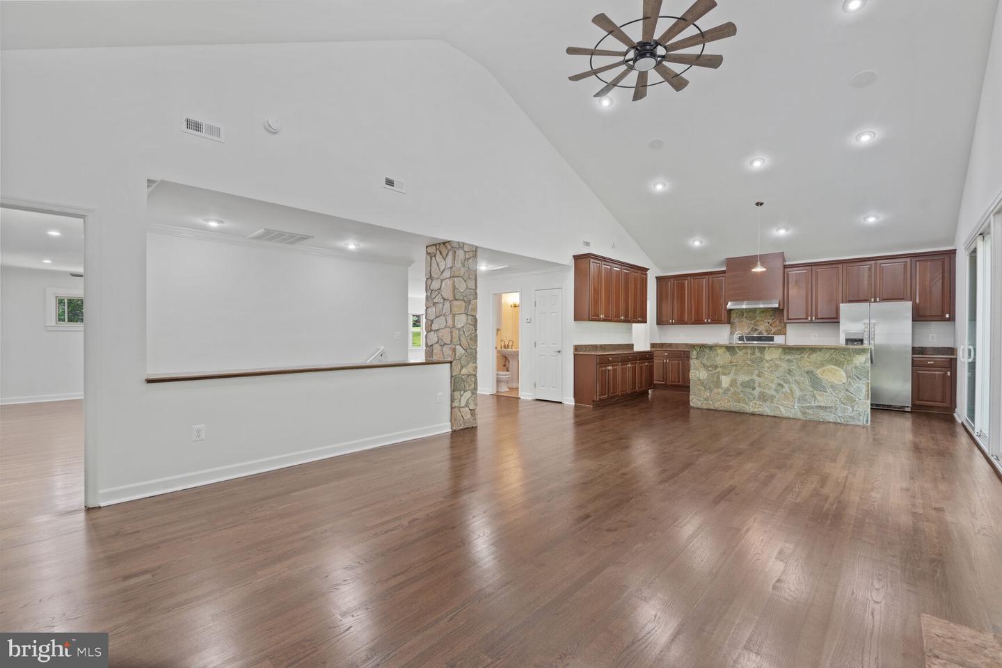 6106 Houston Ct