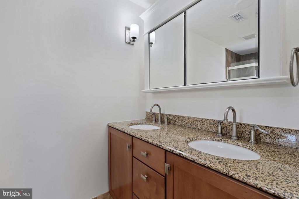 6106 Houston Ct
