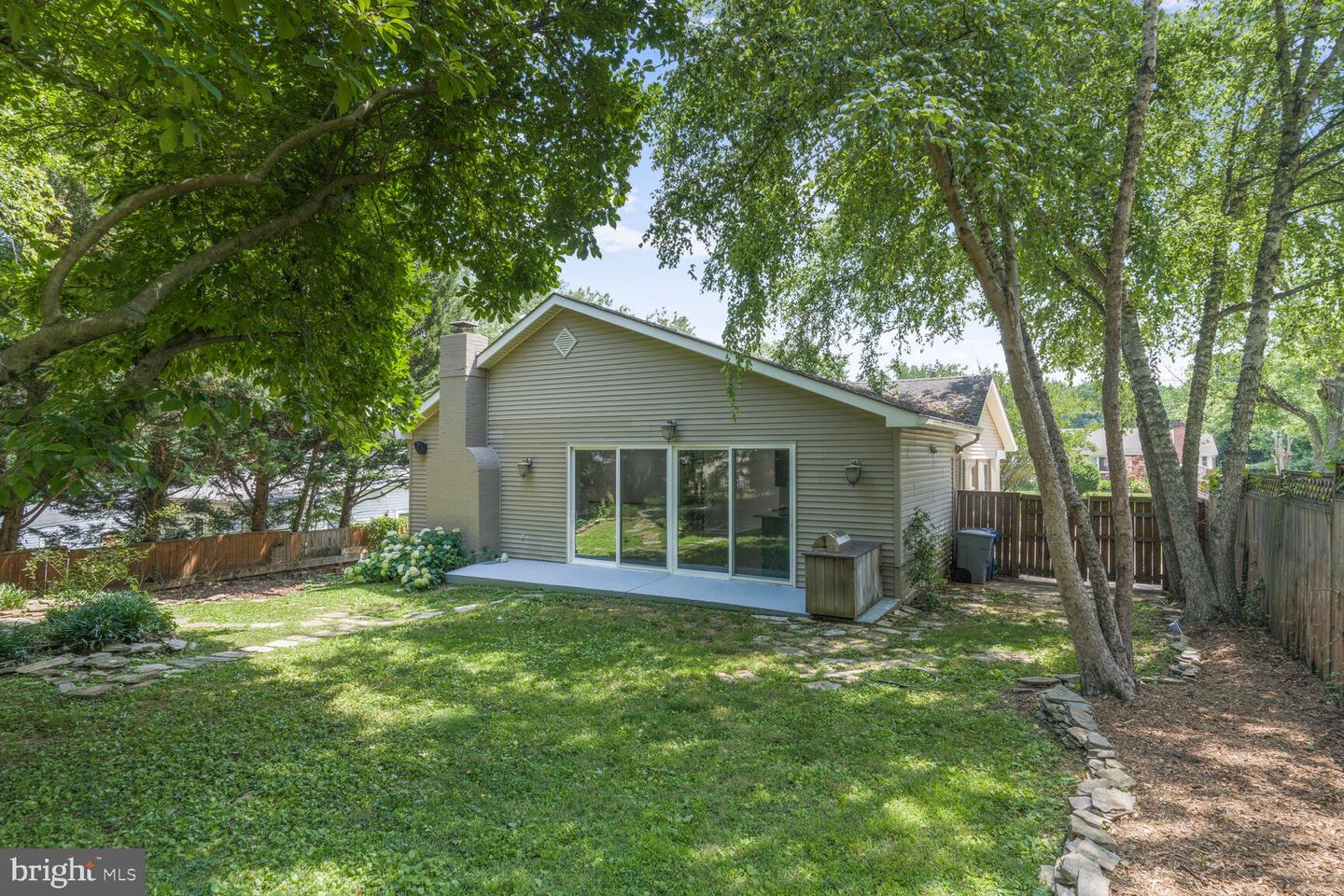 6106 Houston Ct