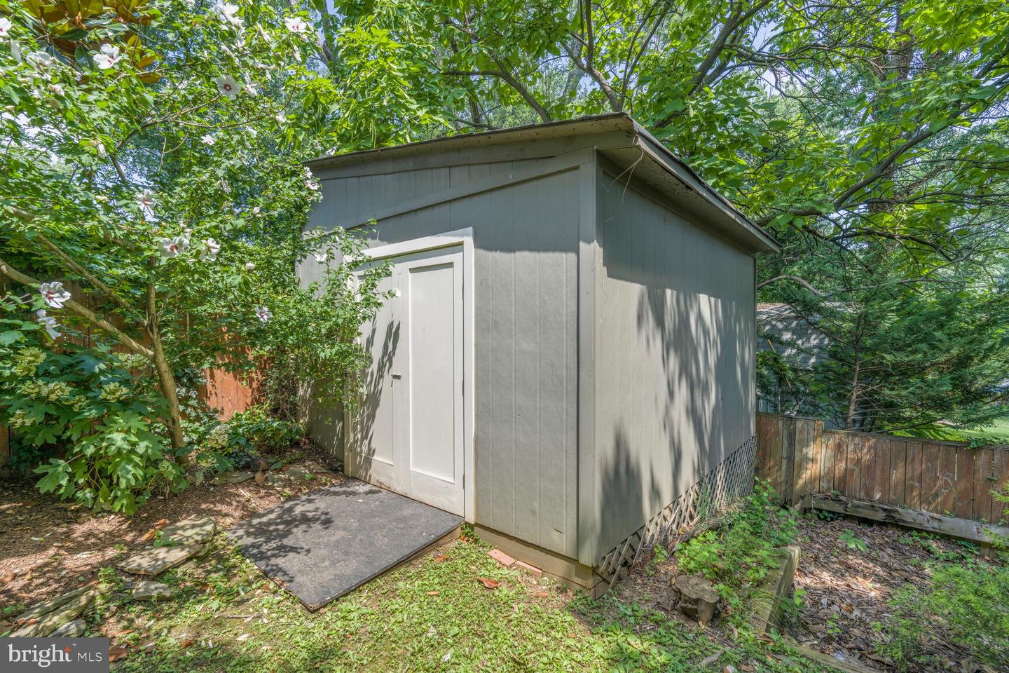 6106 Houston Ct