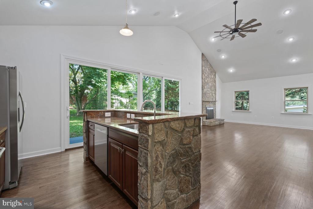 6106 Houston Ct