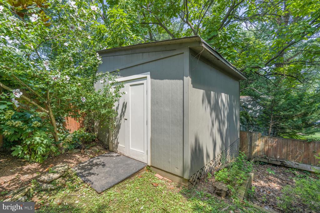 6106 Houston Ct