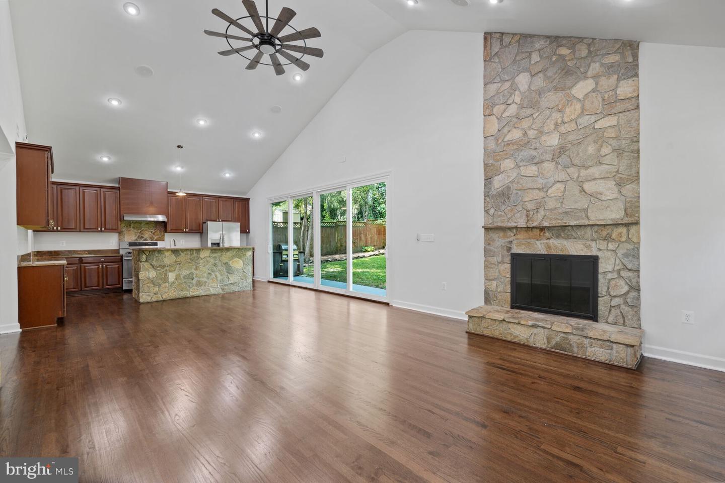 6106 Houston Ct