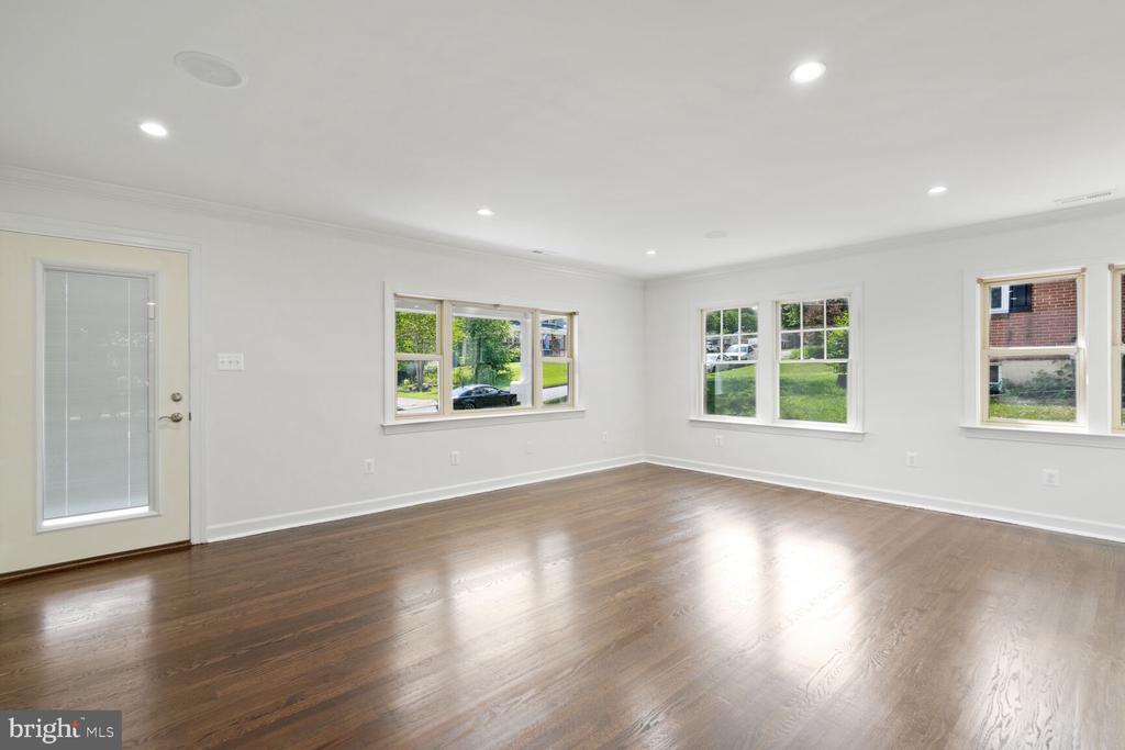 6106 Houston Ct