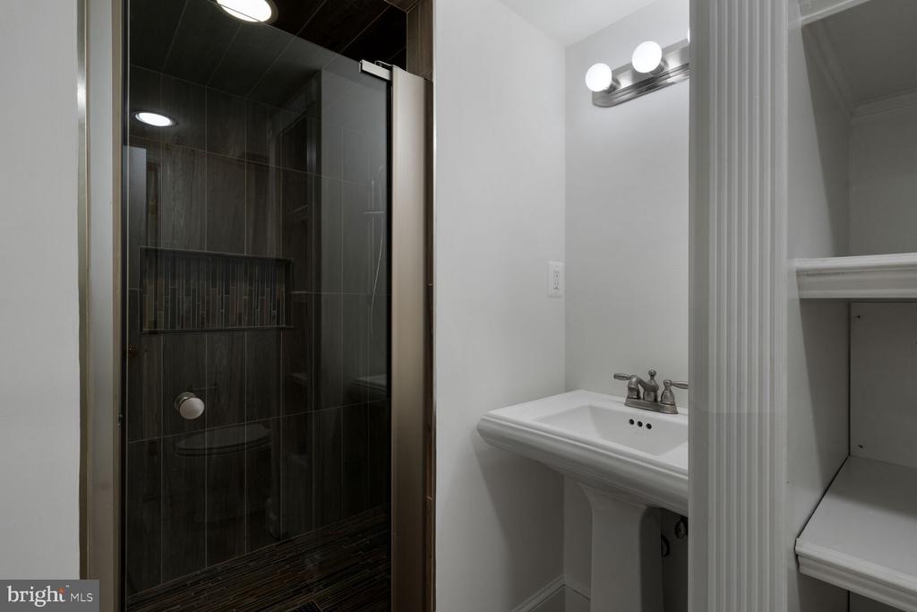 6106 Houston Ct