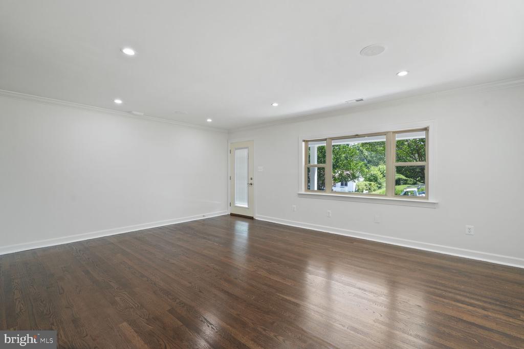 6106 Houston Ct