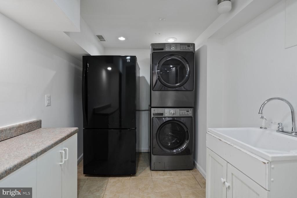 6106 Houston Ct