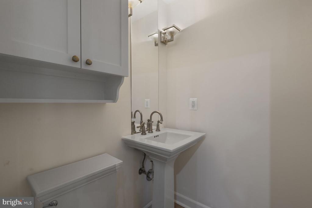 6106 Houston Ct
