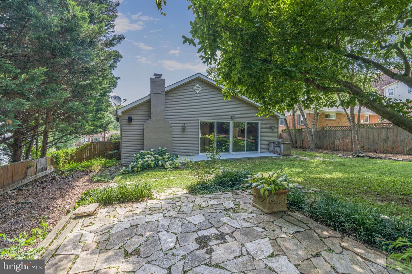 6106 Houston Ct