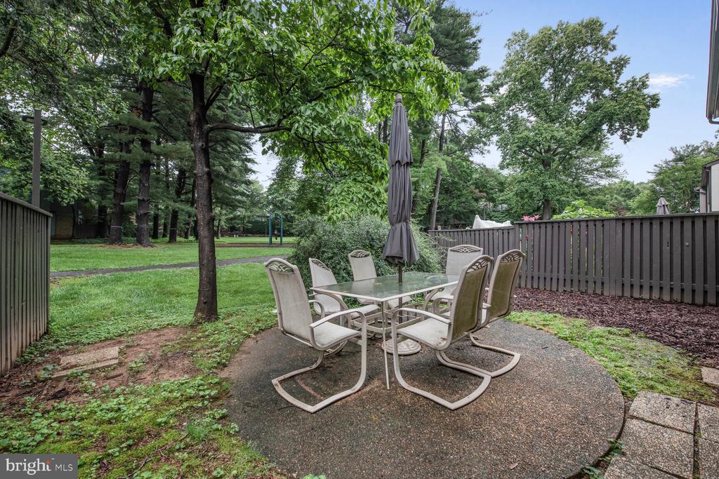 1814 Ivy Oak Sq