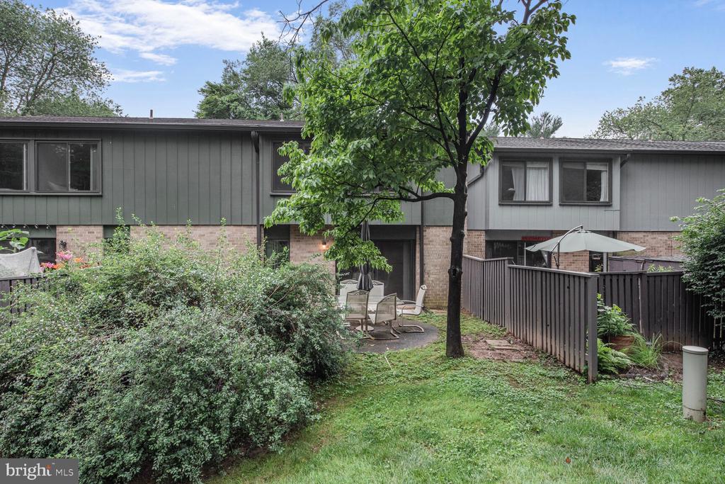 1814 Ivy Oak Sq