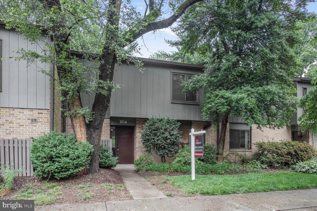 1814 Ivy Oak Sq