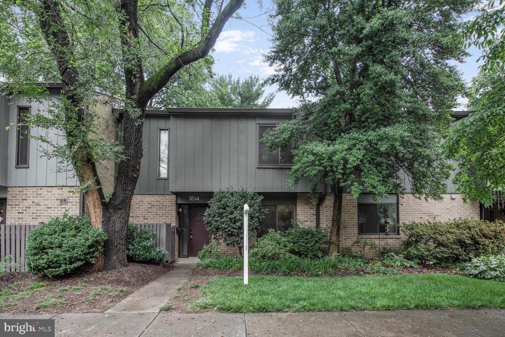 1814 Ivy Oak Sq