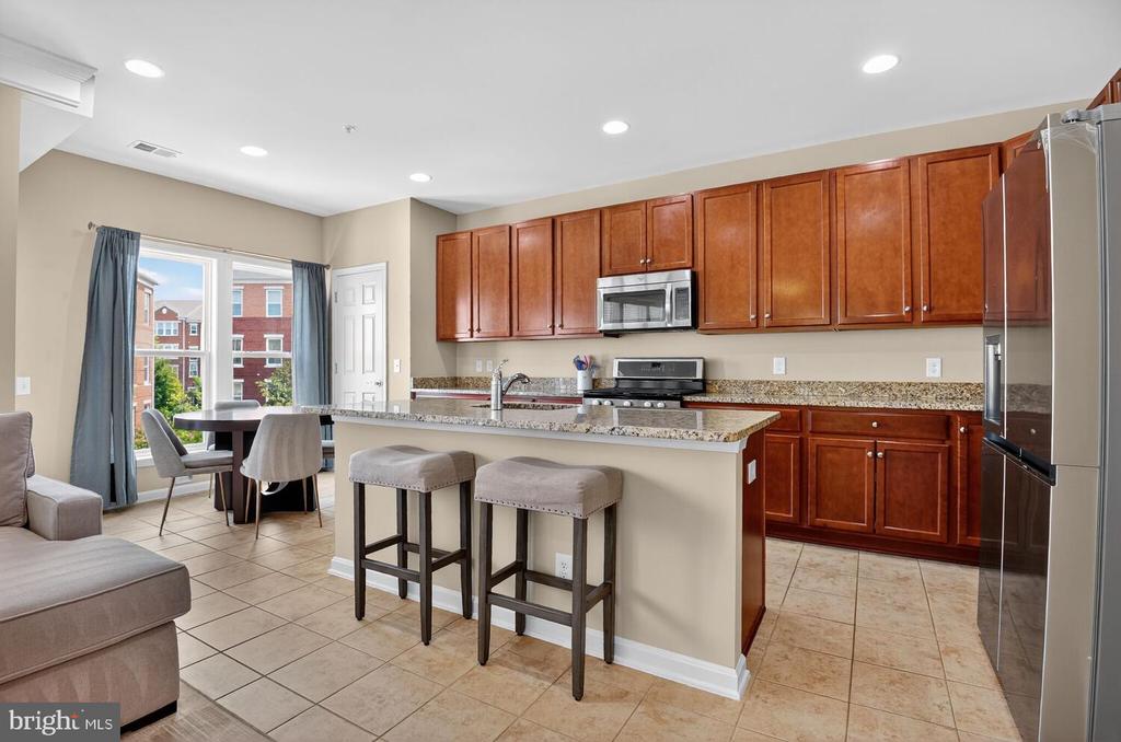 3006 Rittenhouse Cir #28