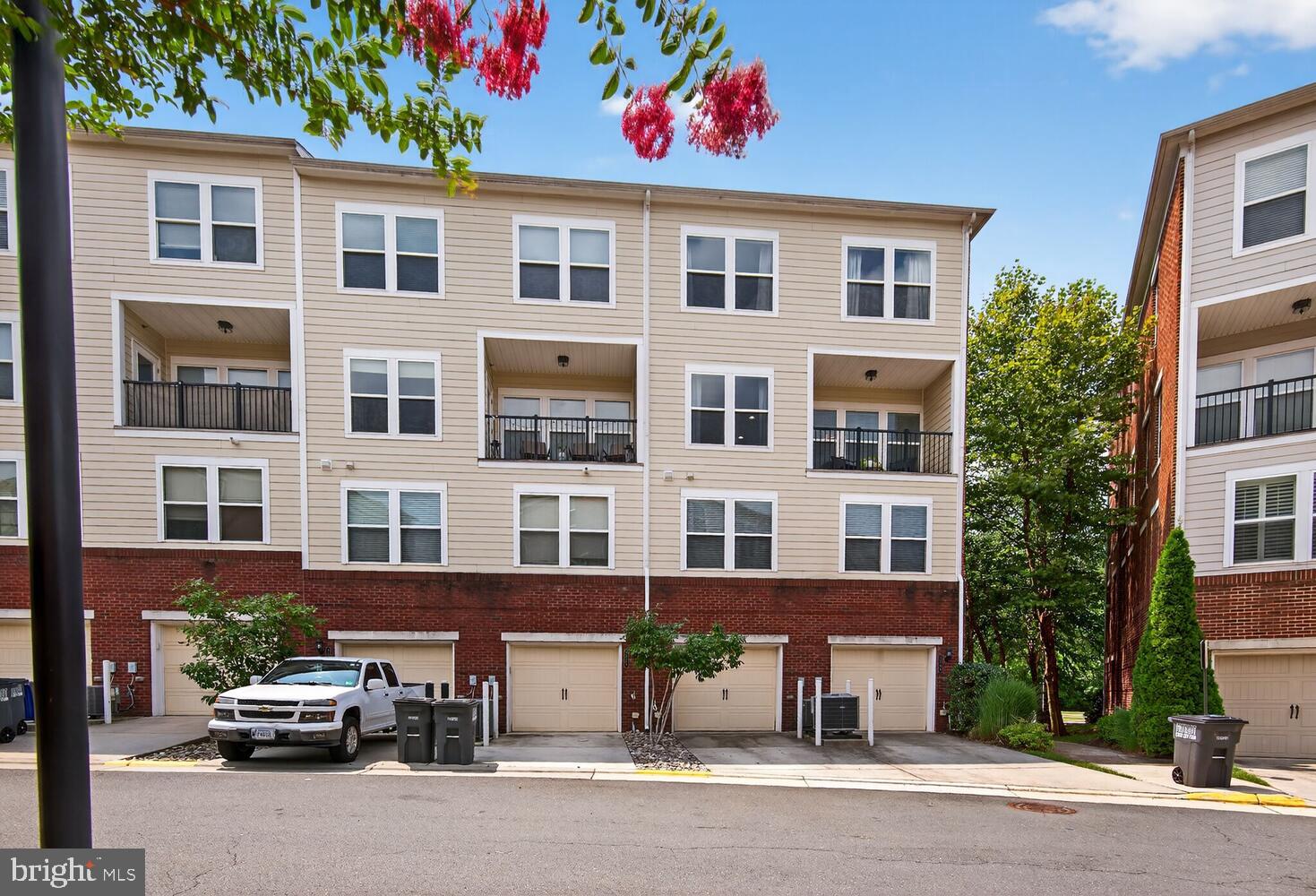 3006 Rittenhouse Cir #28